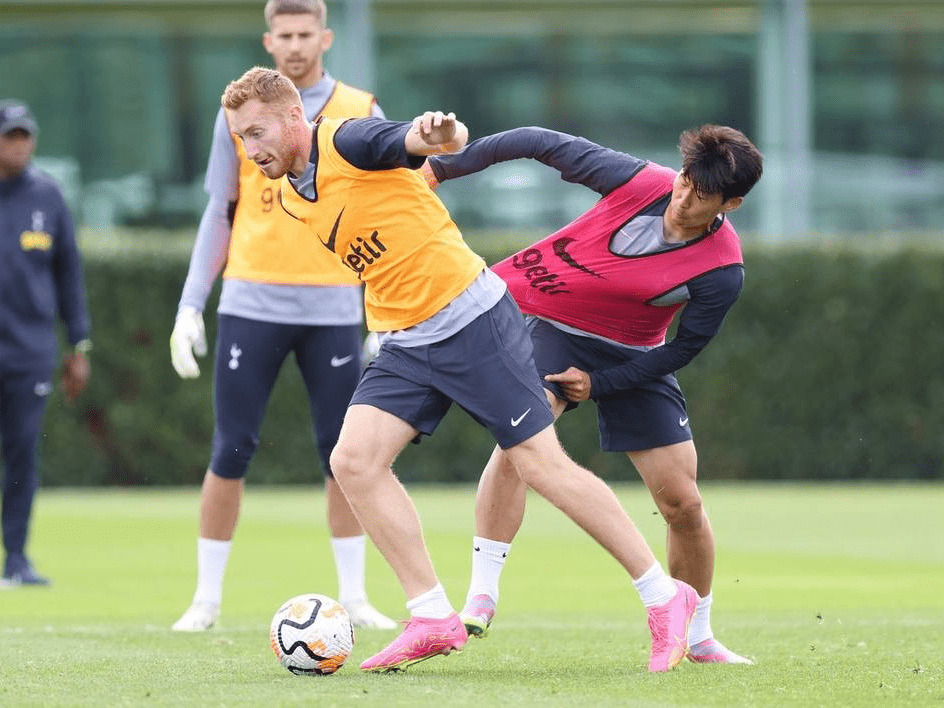 英超前瞻：曼城剑指三分紧追榜首，桑德兰变阵挑战强敌（英超前瞻：曼城力拼三分紧逼榜首，桑德兰变阵硬撼劲旅）