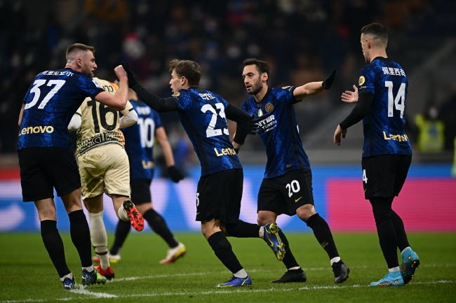 里夫斯说自己扣篮比东契奇多！后者回应：他不抢篮板也不防守