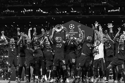 詹姆斯谈里夫斯表现：他有天赋又很勤奋，由衷为他感到开心