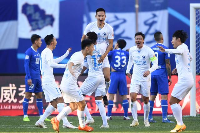 巅峰对决，阿森纳、拜仁欧冠均四战全胜，下一轮直接交手（欧冠强强对话：阿森纳与拜仁四战全胜，下一轮正面碰撞）