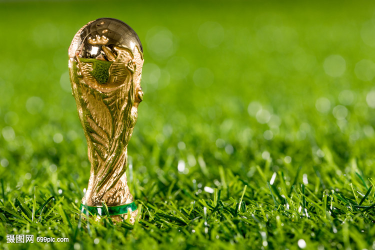 世界足球先生身上的反种族歧视争议（围绕世界足球先生的反种族歧视风波）