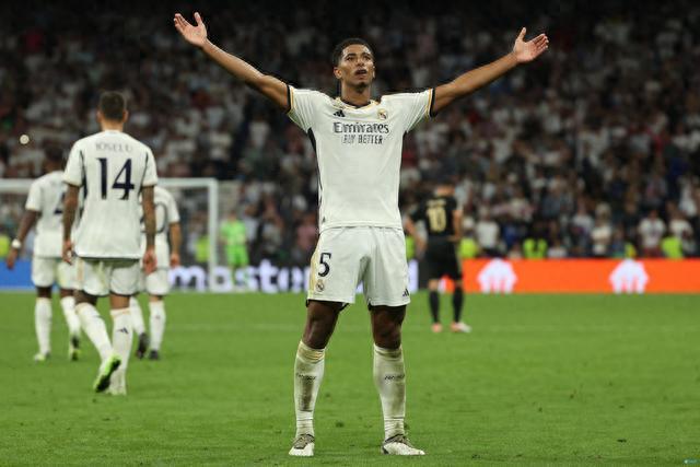 马卡解析亚马尔新庆祝动作：致敬足球游戏角色必杀技（马卡解读亚马尔全新庆祝方式：向足球游戏角色的必杀招式致敬）