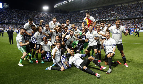 圣诞工作被批没家人，罗马诺怼网友：你发的比我多，管好自己（被骂圣诞还工作没家人？罗马诺回击：你发得比我多，先管好自己）