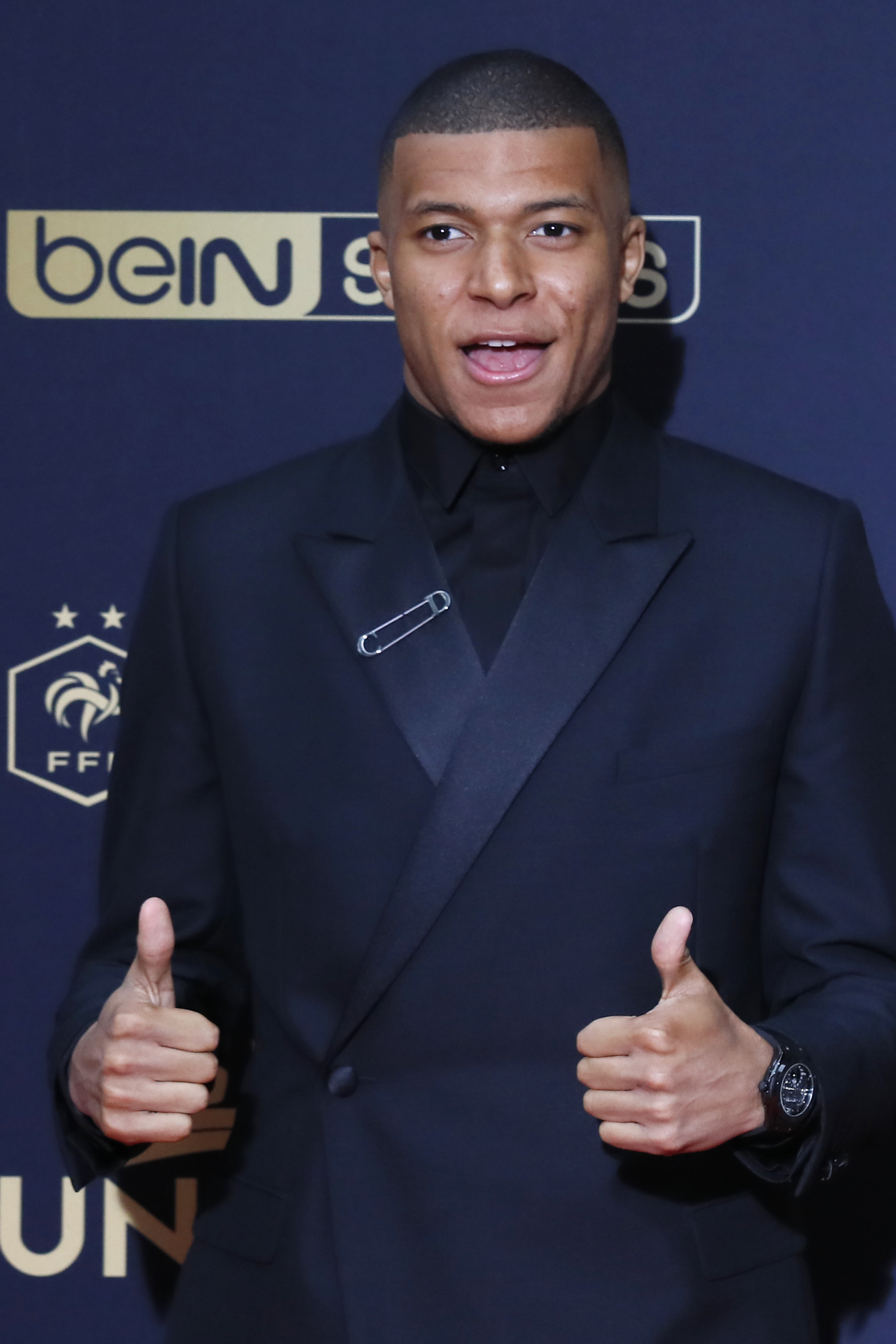 水火不容！桑德兰主场比分牌无纽卡队名与队徽，仅标注为客队（宿敌对立！桑德兰主场记分牌不显示纽卡队名与队徽，仅标注“客队”）