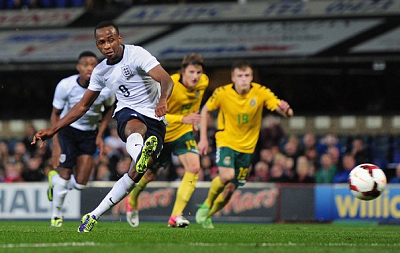 球队开场三分钟就进球，太狠