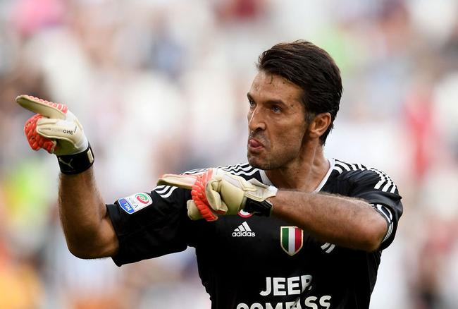 国安与河南合拍足协杯决赛宣传片：在传统足球赛中加入福瑞