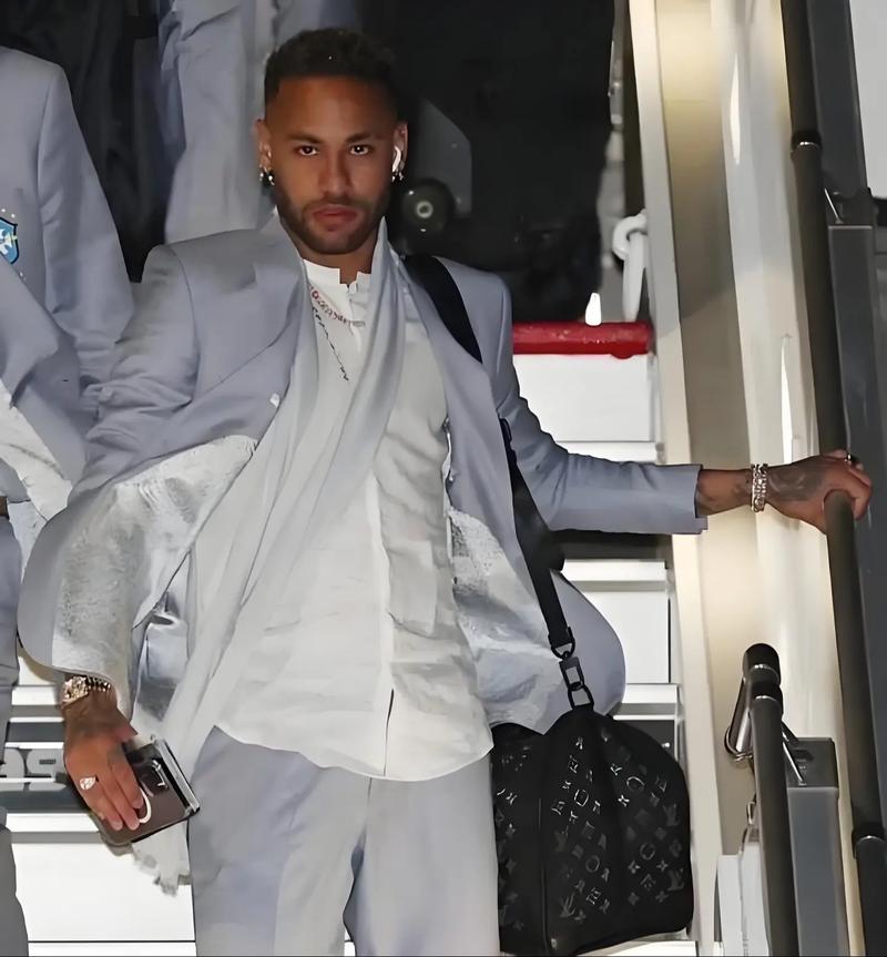 C罗和梅西的真实关系，刷新了球迷的认知